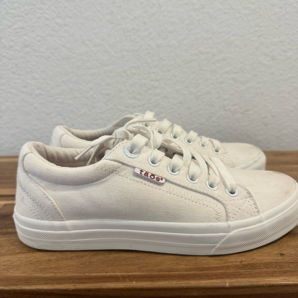 TAOS- White Plim Soul Canvas Sneaker - Size 6.5